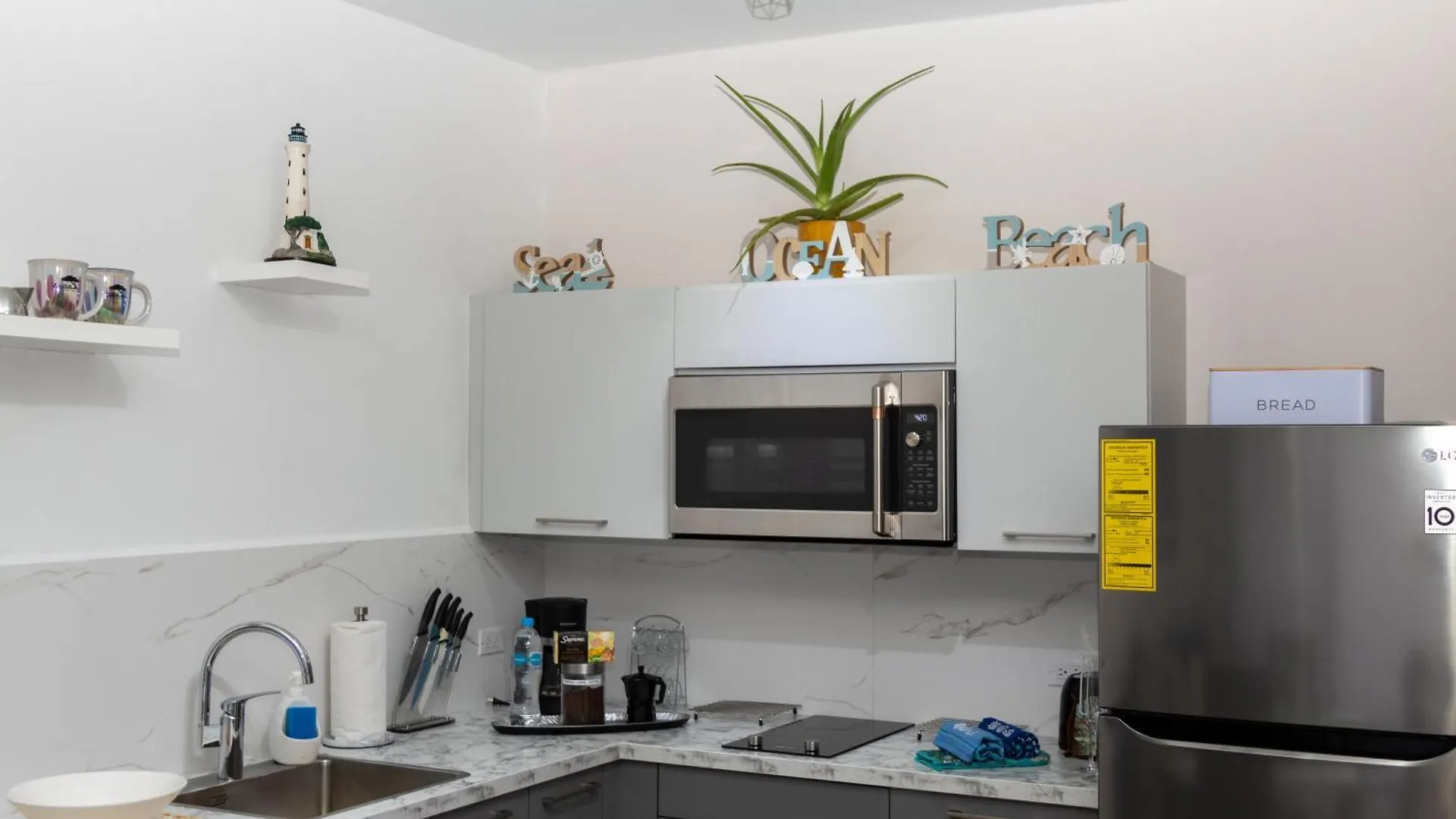 New! Cozy 1 Bedroom Condo- Gold Coast, Noord Aruba Palm Beach Apartment